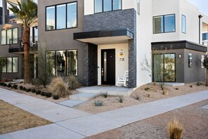 House, 5 Bedrooms | Exterior