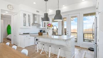 House, 3 Bedrooms | Private kitchen | Fridge, coffee/tea maker, toaster