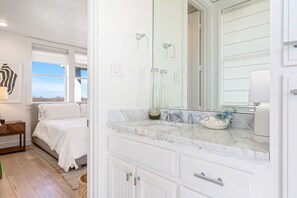 House, 3 Bedrooms | Bathroom