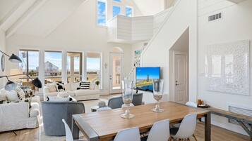 House, 3 Bedrooms | Tempat makan
