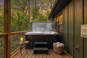 Outdoor spa tub - In Boone! Hot Tub - Firepit - Sleeps 10 - Wifi (Boone)