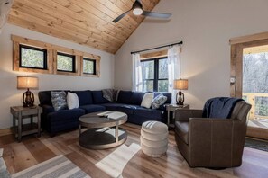 Smart TV, fireplace, stereo