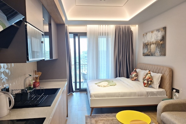 Desk, laptop workspace, iron/ironing board, free WiFi