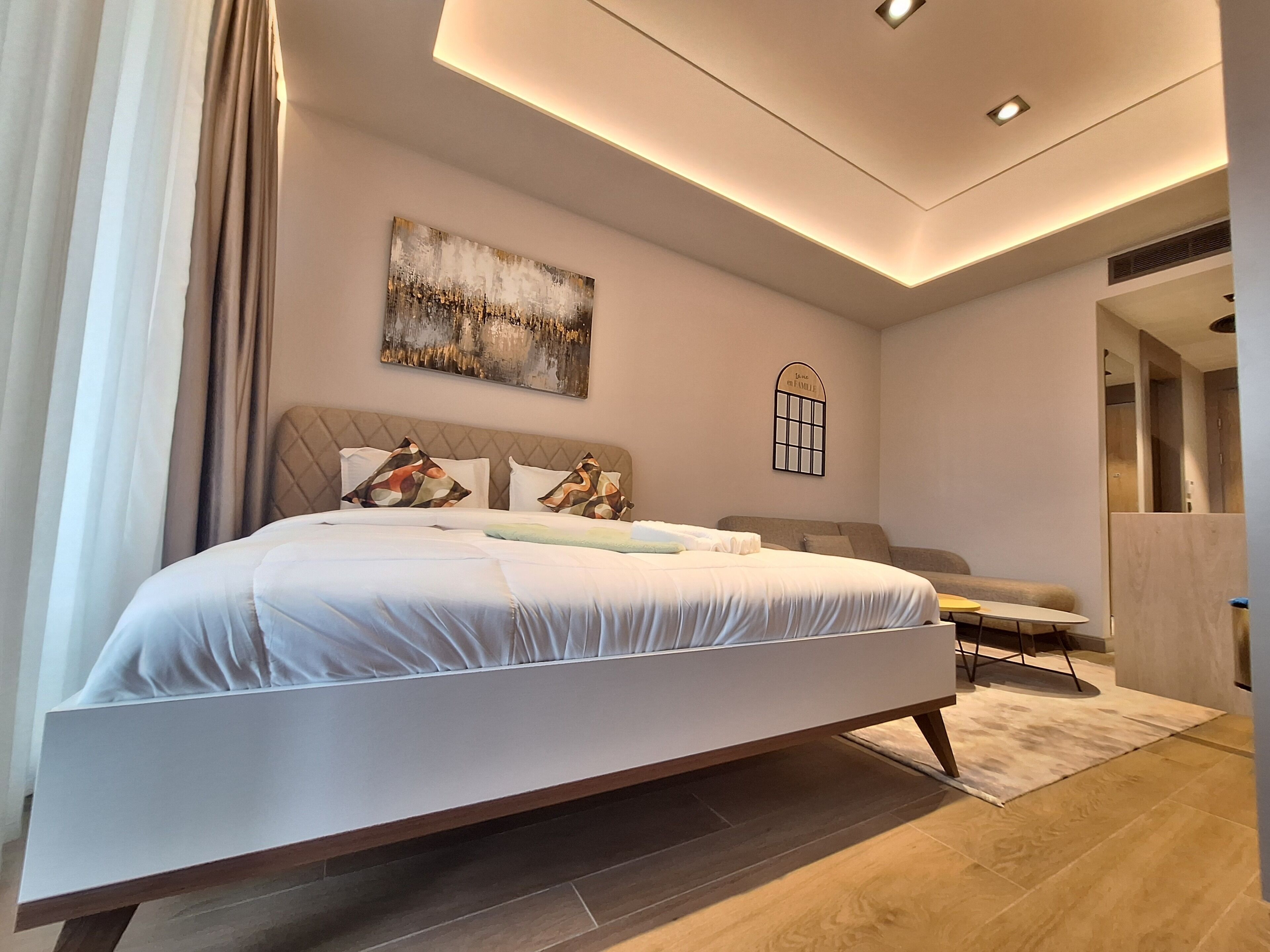 Suite estudio ejecutiva | Escritorio y espacio para trabajar con un portátil