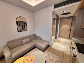 Studiosuite – executive | Skrivebord, skrivebord for bærbar PC og strykejern/-brett