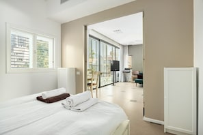 2 bedrooms, iron/ironing board, free WiFi, bed sheets - MIKLAT Bograshov 3BR with open View by FeelHome (Tel Aviv - Jaffa)