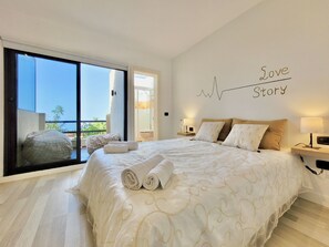 4 bedrooms, in-room safe, desk, iron/ironing board