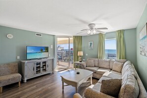 テレビ、DVD プレーヤー