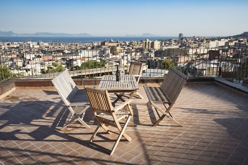 Panorama Ferienwohnung mit großer Dachterrasse in Neapel, Blick auf Hafen, Vesuv