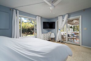 3 bedrooms, desk, travel crib, free WiFi - Plantations West - Pet friendly condo! Available for short stays! (Lewes)