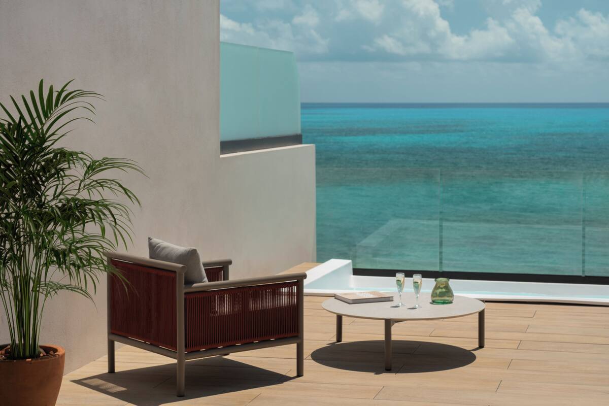 Excellence Club Two-Story Rooftop Terrace Suite W/ Private Pool Ocean View | 海灘/海景