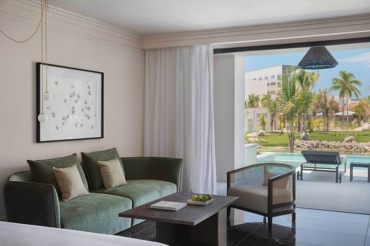 Junior Swim-Up Suite Pool View | 防敏寢具、迷你吧贈品、房內夾萬、遮光窗簾/窗簾