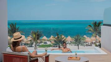 Excellence Club Beachfront Honeymoon Two-Story Rooftop Terrace Suite W/ Private Pool | Vista desde la habitación