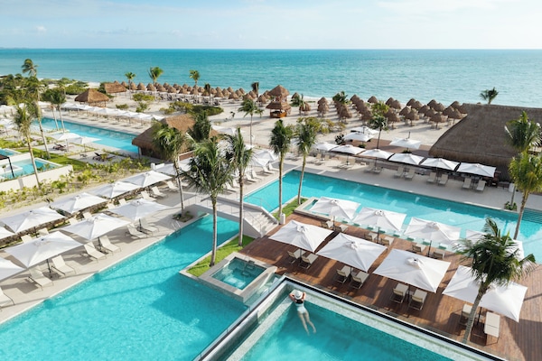 6 outdoor pools