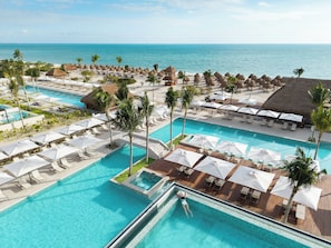 6 outdoor pools