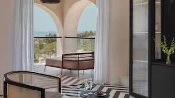 Excellence Club Honeymoon Two-Story Rooftop Terrace Suite W/ Private Pool Ocean View | Hypo-allergenic bedding, free minibar, in-room safe, blackout drapes