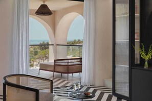 Hypo-allergenic bedding, free minibar, in-room safe, blackout curtains