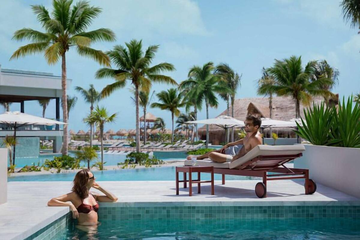 Excellence Club Junior Swim Up Suite W/ Private Pool | 防敏寢具、迷你吧贈品、房內夾萬、遮光窗簾/窗簾