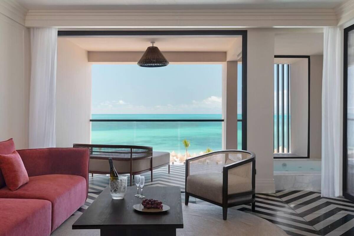 Excellence Club Junior Suite Ocean View | 防敏寢具、迷你吧贈品、房內夾萬、遮光窗簾/窗簾