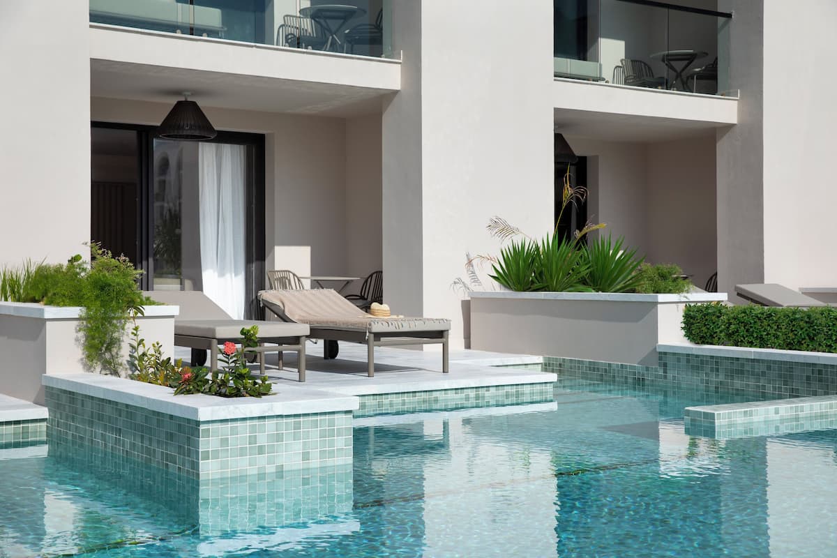 Junior Swim-Up Suite Pool View