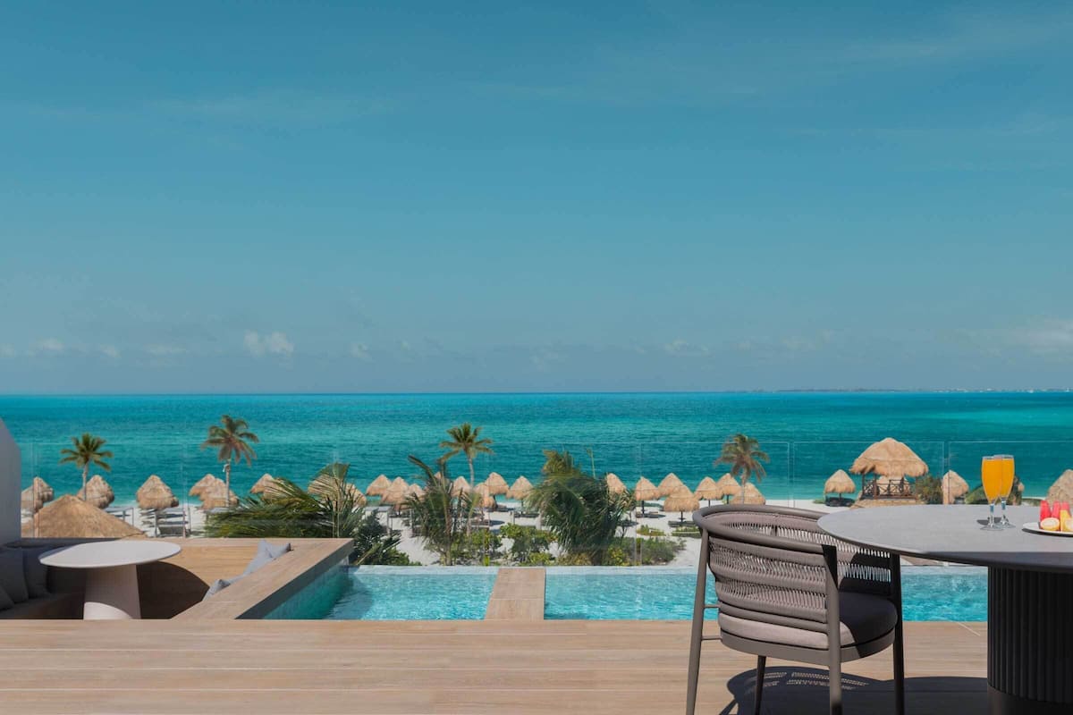 Imperial Suite Two-Story Rooftop Terrace Suite W/ Private Pool | 客房景觀