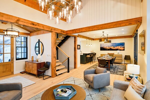 Smart TV, fireplace - The Alley Bundle at Academy Place Private Hot Tub (Crested Butte)