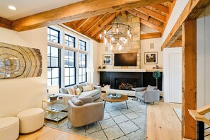 Smart TV, fireplace - The Alley Bundle at Academy Place Private Hot Tub (Crested Butte)