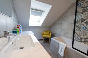 Hair dryer, towels - Le Roc du Cygne, charmant appartement 4 personnes à deux pas du lac (Duingt)