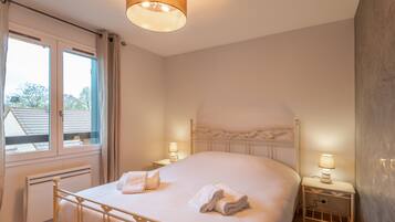 3 chambres, fer et planche à repasser, Wi-Fi, draps fournis