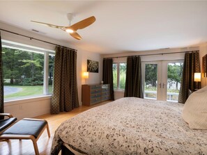 6 bedrooms, iron/ironing board, free WiFi, bed sheets