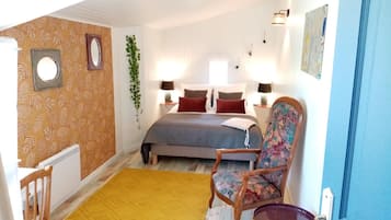 2 chambres, bureau, chambres insonorisées, fer et planche à repasser