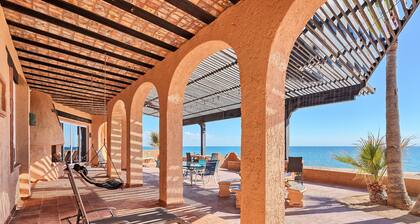 Bella Mexico: Luxurious beachfront home perfect for swimmers and kayakers