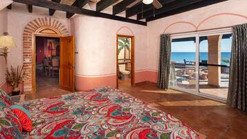 5 bedrooms, desk, iron/ironing board, free WiFi