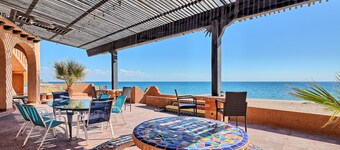 Bella Mexico: Luxurious beachfront home perfect for swimmers and kayakers