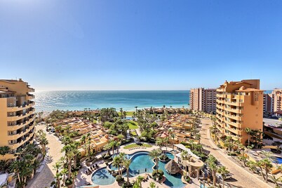 Bella Sirena C802 – Resort Condo, Sandy Beach