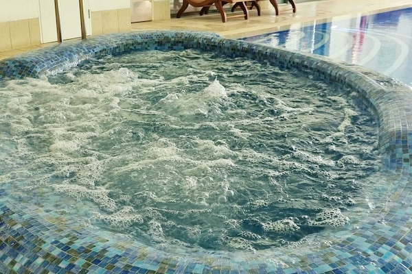 Indoor spa tub