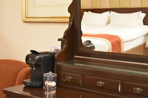 Excelsior Suite | Desk, iron/ironing board, bed sheets - Botleigh Grange Hotel & Spa (Southampton)