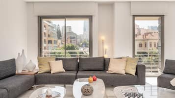 Premium Apartment | 2 bedrooms, premium bedding, memory foam beds, in-room safe