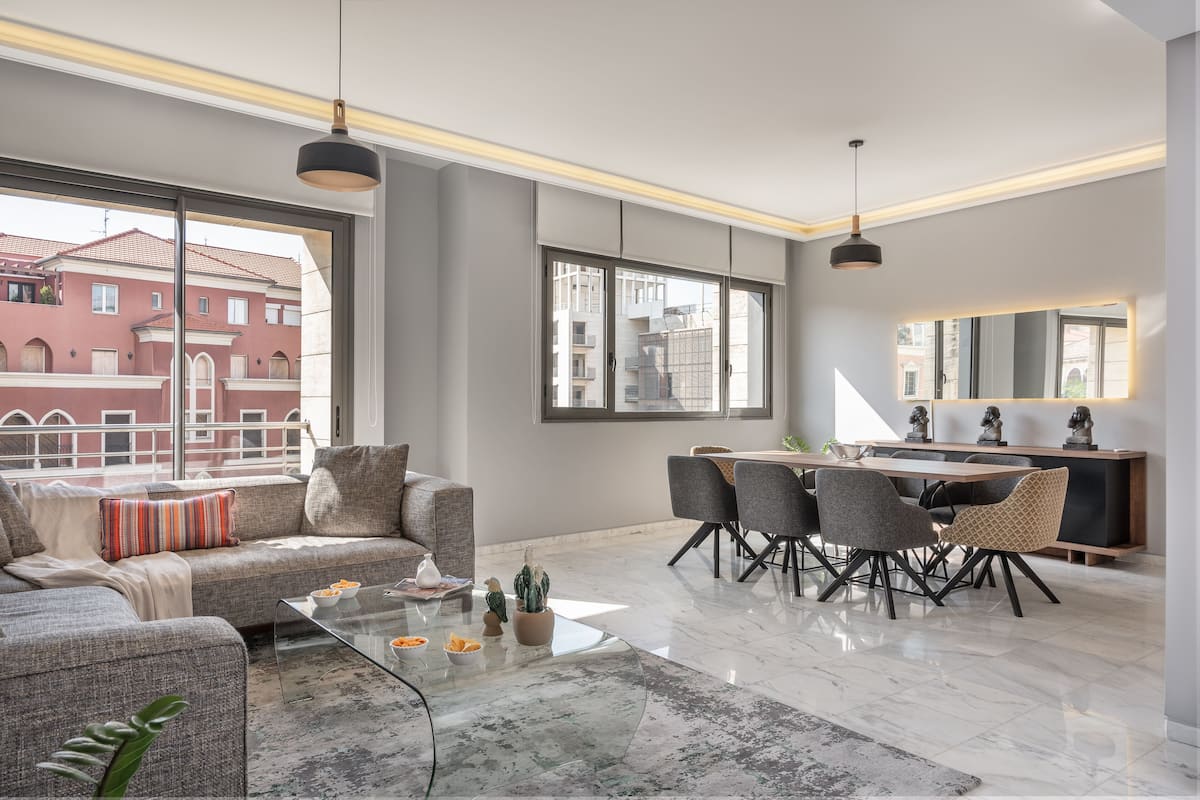 Elite appartement, 2 slaapkamers, uitzicht op stad | 2 slaapkamers, luxe beddengoed, bedden met traagschuimmatras