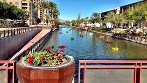A canal with boats, a bridge, and buildings along the water. - 2BR Central Phoenix - Backyard - Near Sky Harbor (Phoenix)