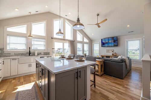 C9020 Paradise Again. 4x4 Area, Wild Horses, Pool, Great Ocean Views!