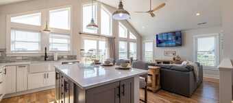 C9020 Paradise Again. 4x4 Area, Wild Horses, Pool, Great Ocean Views!