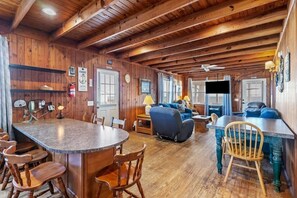 Interior - See Sea All / 107 Sellers St - Coastal Vacation Resorts (Oak Island)