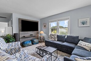 Téléviseur connecté, table de ping-pong