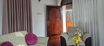 5 mins to beach.. Affordable and comfortable stay !!