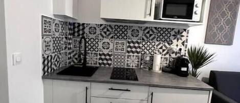 Fridge, microwave, stovetop, coffee/tea maker