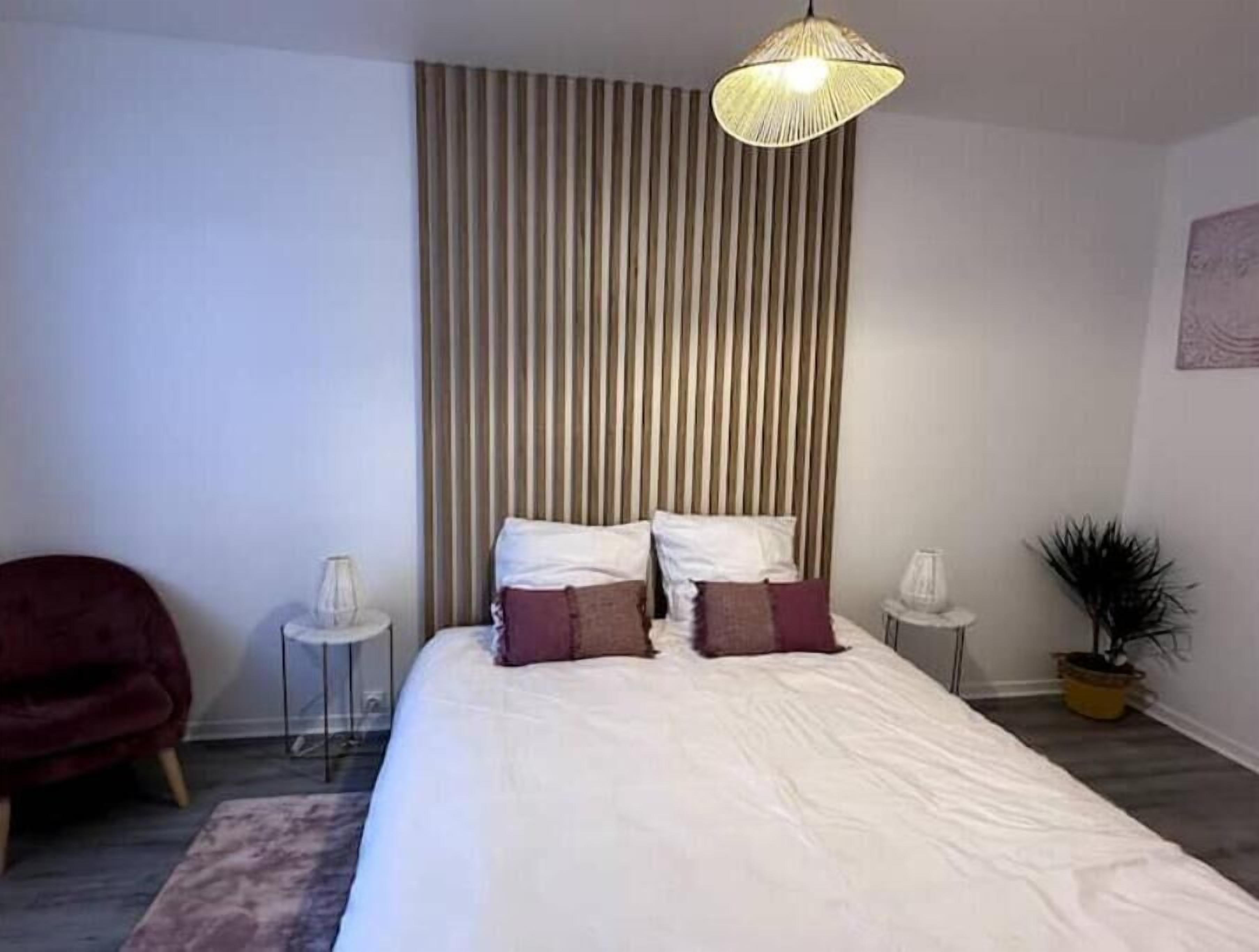 1 slaapkamer, een strijkplank/strijkijzer, wifi, beddengoed