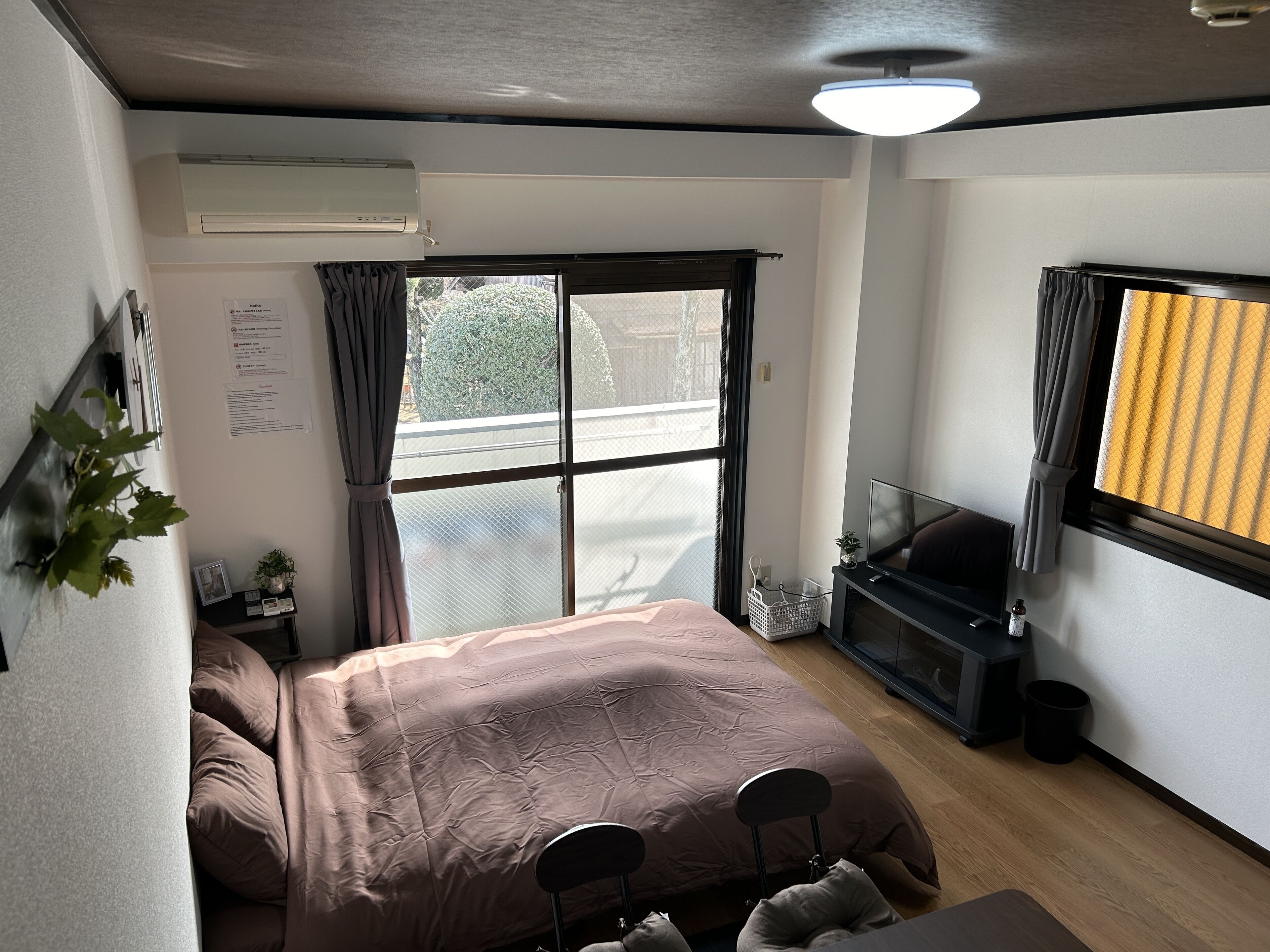 베이직 아파트 | 저자극성 침구, 책상, 암막 커튼, 다리미/다리미판