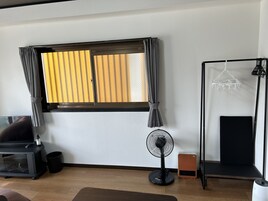 Leilighet – basic | Allergitestet sengetøy, skrivebord og blendingsgardiner