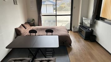 Lägenhet Basic | 1 sovrum, allergitestade sängkläder, skrivbord och mörkläggningsgardiner
